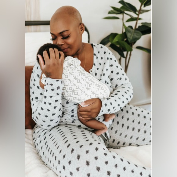 Latched Mama Nest Jogger Set XS in Heathered Rose - Picture 3 of 9